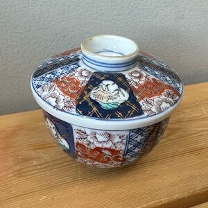 Vintage Japanese Imari ware lidded bowl